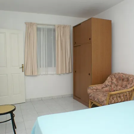 Διαμέρισμα With Parking Space Sutivan, Brac - 747 *